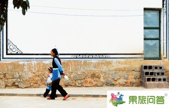 白族老人和小孩 白族老人和小孩